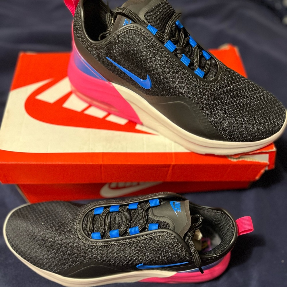 Nike Air Max Motion 2